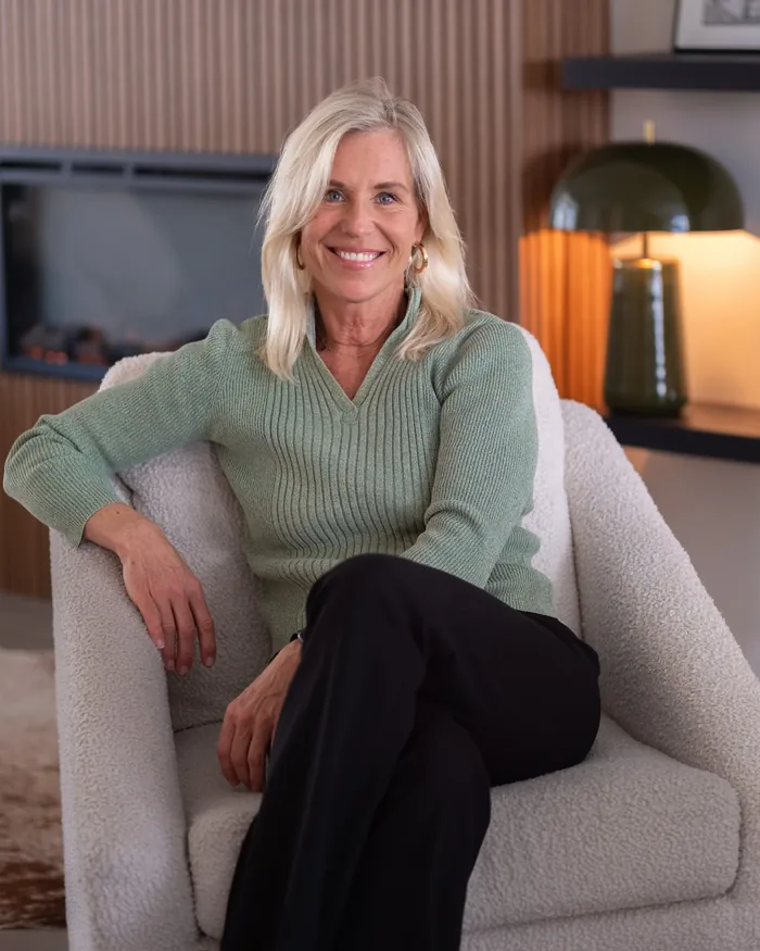 Lydia Knorr, Author